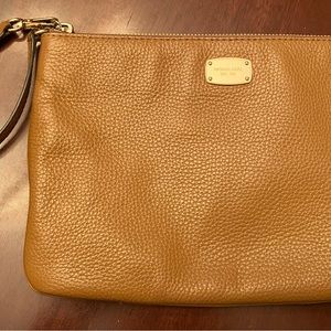 100% Leather Michael Kors Wristlet